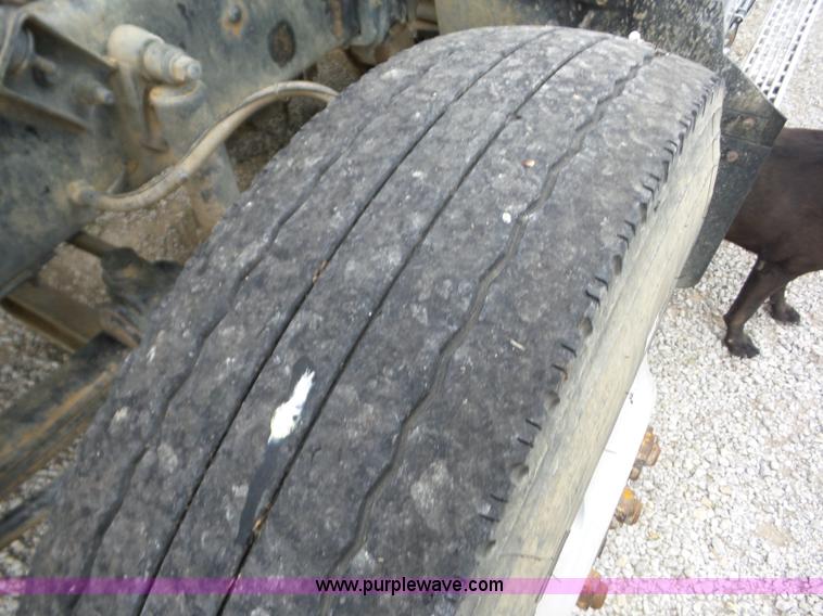 image for item L5912 1999 Mack CH613 semi truck