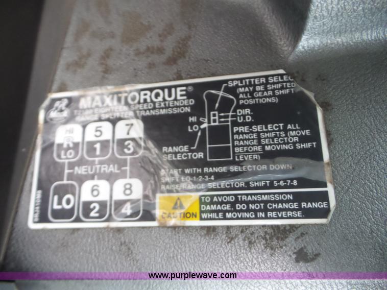 image for item L5912 1999 Mack CH613 semi truck