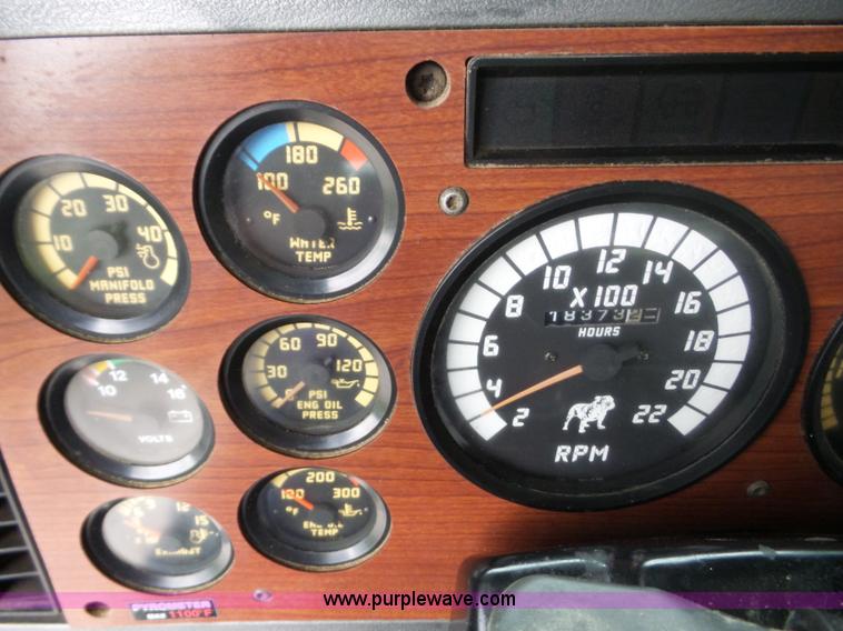 image for item L5912 1999 Mack CH613 semi truck