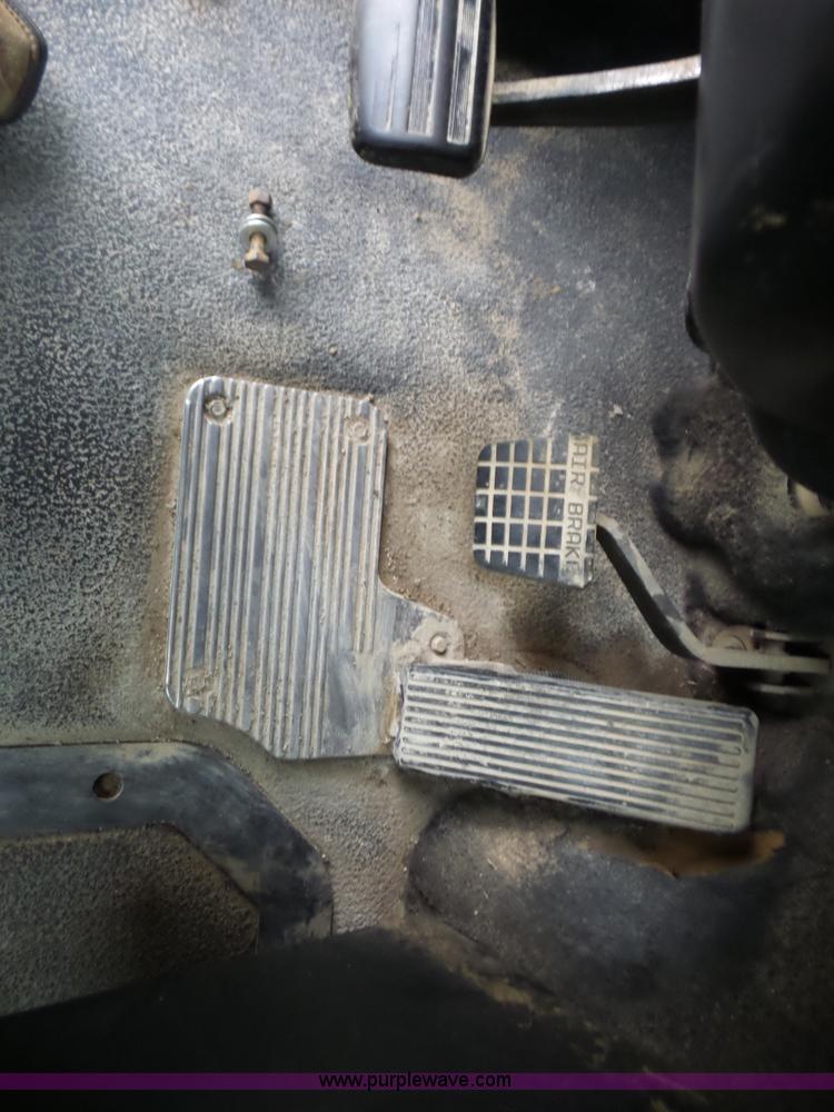 image for item L5912 1999 Mack CH613 semi truck