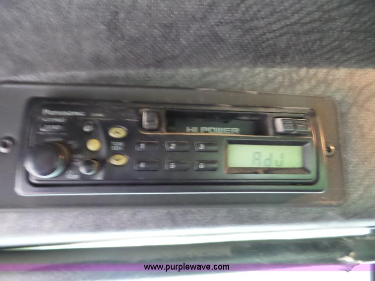 image for item L5912 1999 Mack CH613 semi truck