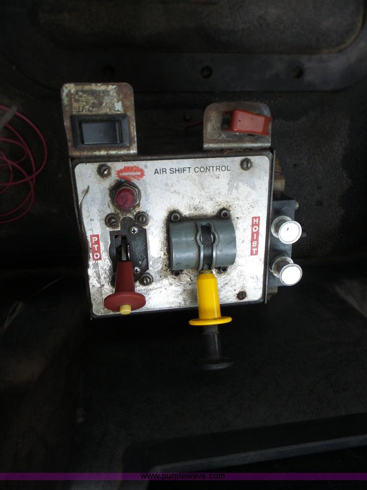 image for item L5912 1999 Mack CH613 semi truck