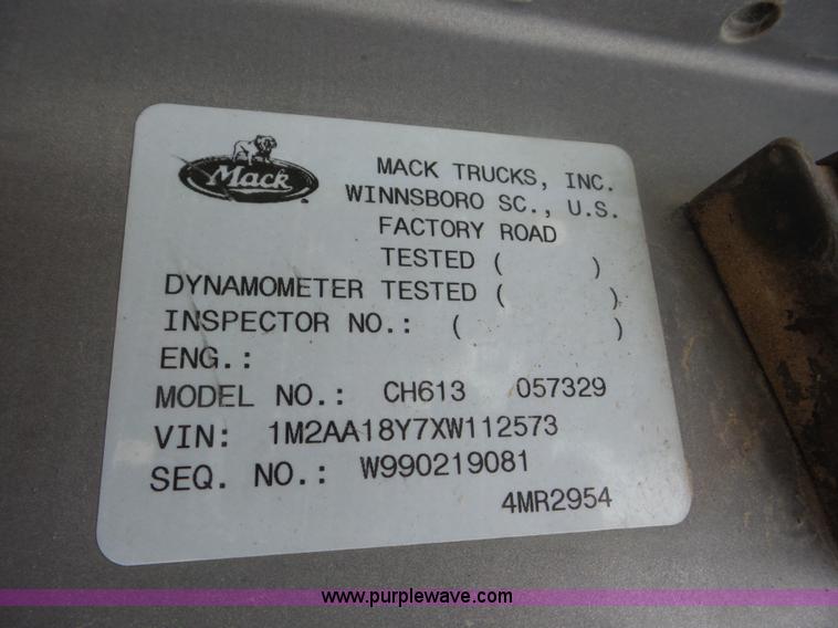 image for item L5912 1999 Mack CH613 semi truck