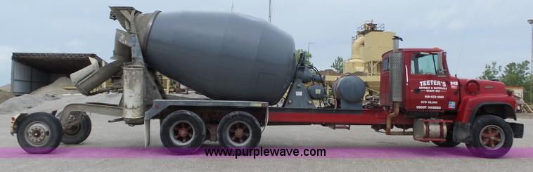 image for item L6364 1997 Ford LT9000 mixer truck