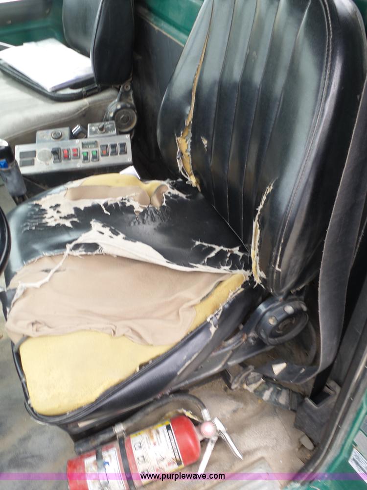 image for item L6364 1997 Ford LT9000 mixer truck