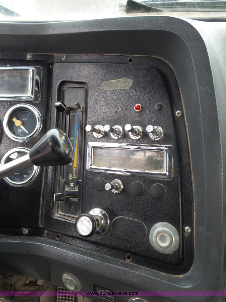 image for item L6364 1997 Ford LT9000 mixer truck