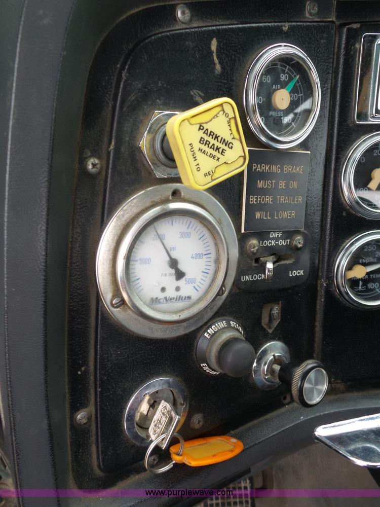 image for item L6364 1997 Ford LT9000 mixer truck