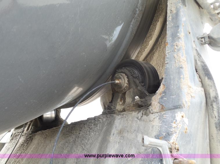 image for item L6364 1997 Ford LT9000 mixer truck