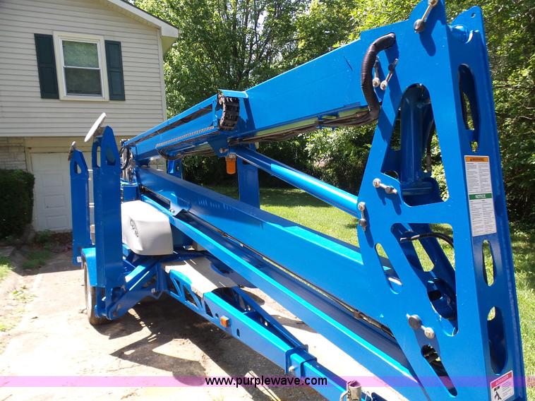 image for item L7083 2005 Genie TZ-50 towable boom lift