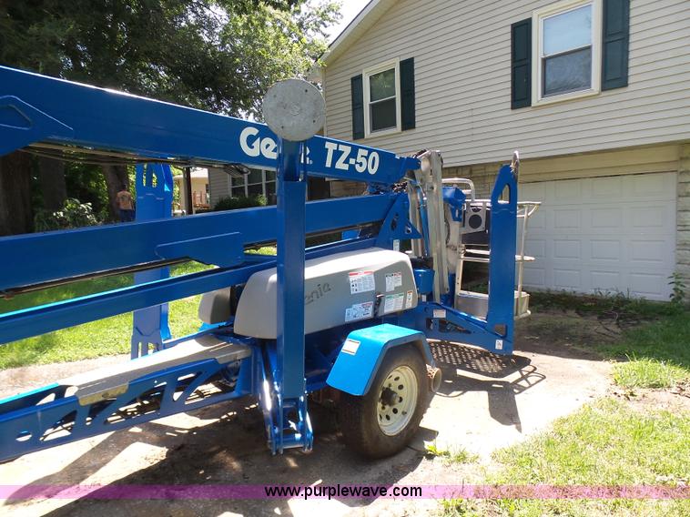 image for item L7083 2005 Genie TZ-50 towable boom lift