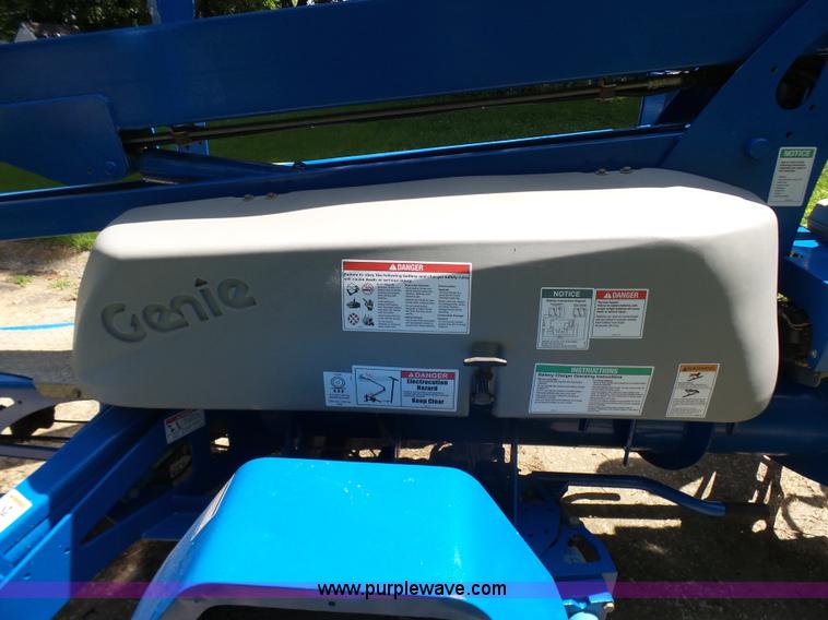 image for item L7083 2005 Genie TZ-50 towable boom lift