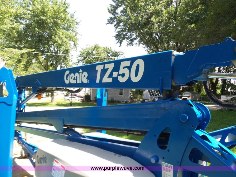 image for item L7083 2005 Genie TZ-50 towable boom lift
