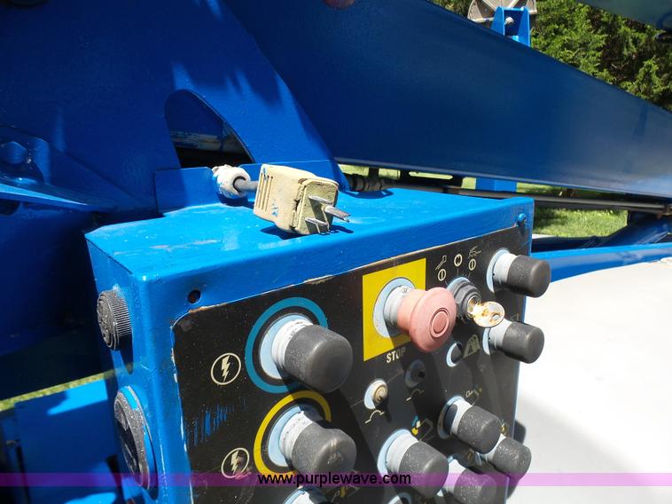 image for item L7083 2005 Genie TZ-50 towable boom lift