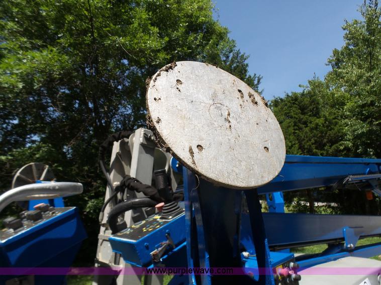 image for item L7083 2005 Genie TZ-50 towable boom lift