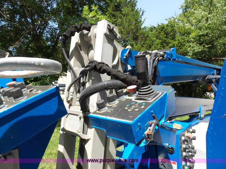 image for item L7083 2005 Genie TZ-50 towable boom lift