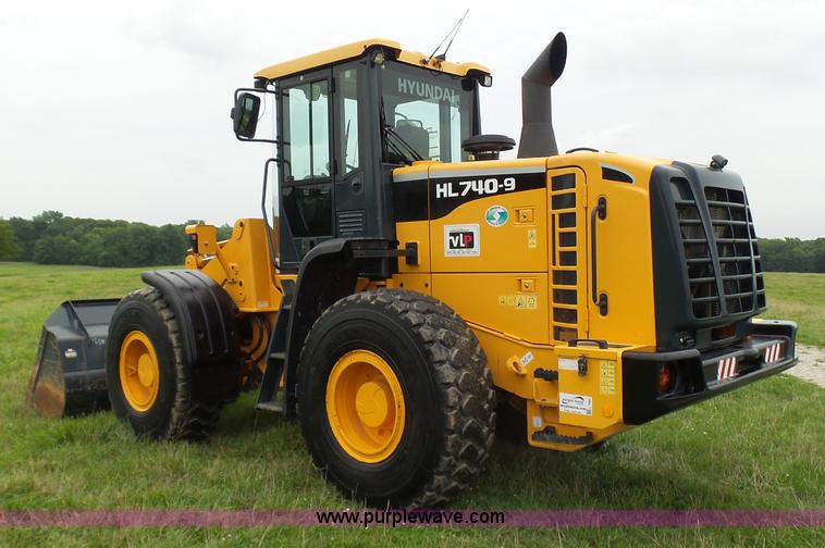 image for item L7085 2013 Hyundai HL740-9 wheel loader