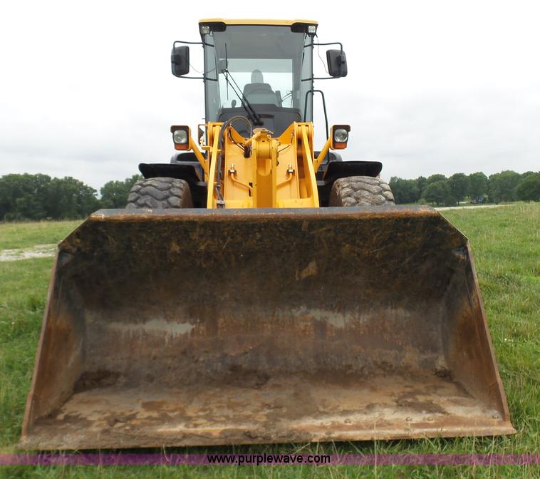 image for item L7085 2013 Hyundai HL740-9 wheel loader