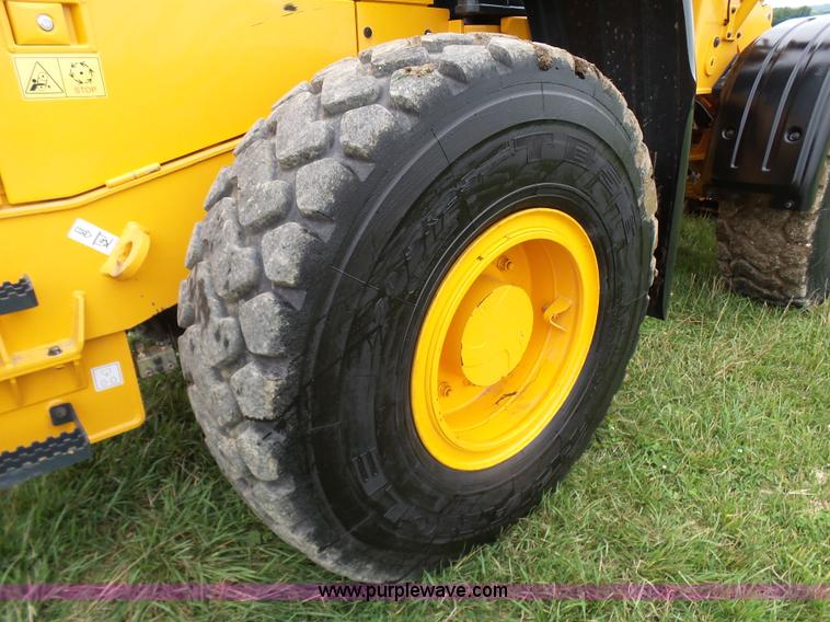 image for item L7085 2013 Hyundai HL740-9 wheel loader