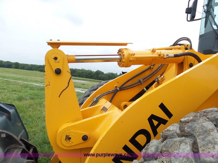 image for item L7085 2013 Hyundai HL740-9 wheel loader