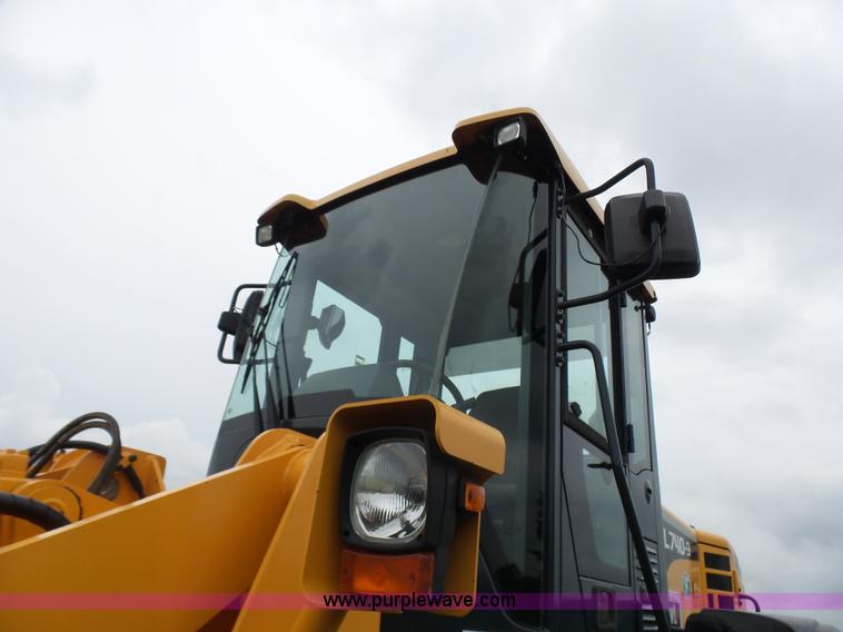 image for item L7085 2013 Hyundai HL740-9 wheel loader