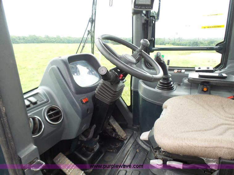 image for item L7085 2013 Hyundai HL740-9 wheel loader