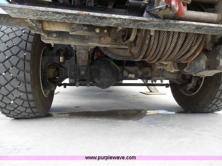 image for item N9404 2003 International 7400 bucket truck