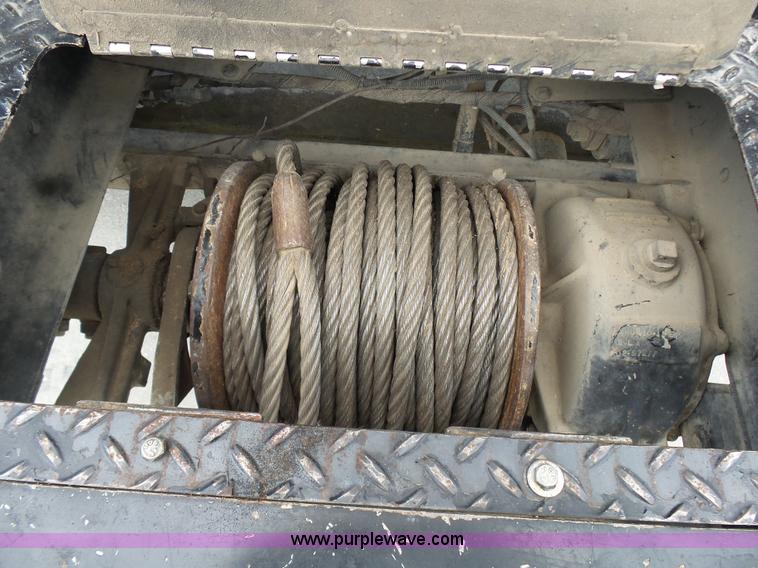 image for item N9404 2003 International 7400 bucket truck