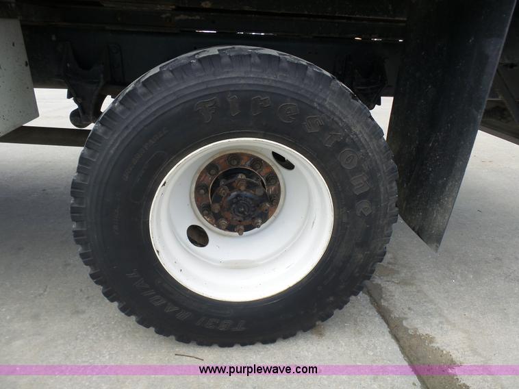 image for item N9404 2003 International 7400 bucket truck