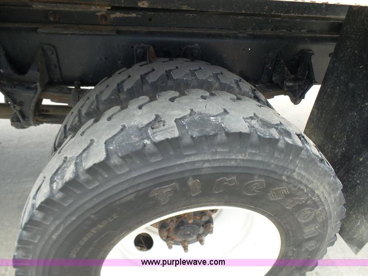 image for item N9404 2003 International 7400 bucket truck