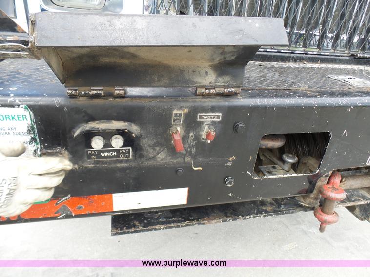 image for item N9404 2003 International 7400 bucket truck