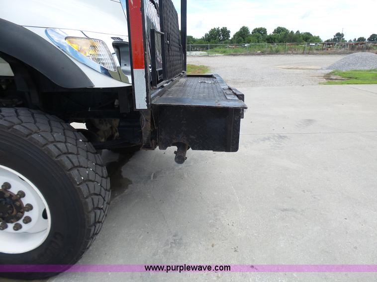 image for item N9404 2003 International 7400 bucket truck