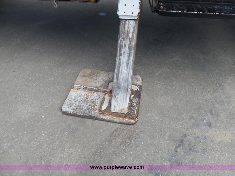 image for item N9404 2003 International 7400 bucket truck