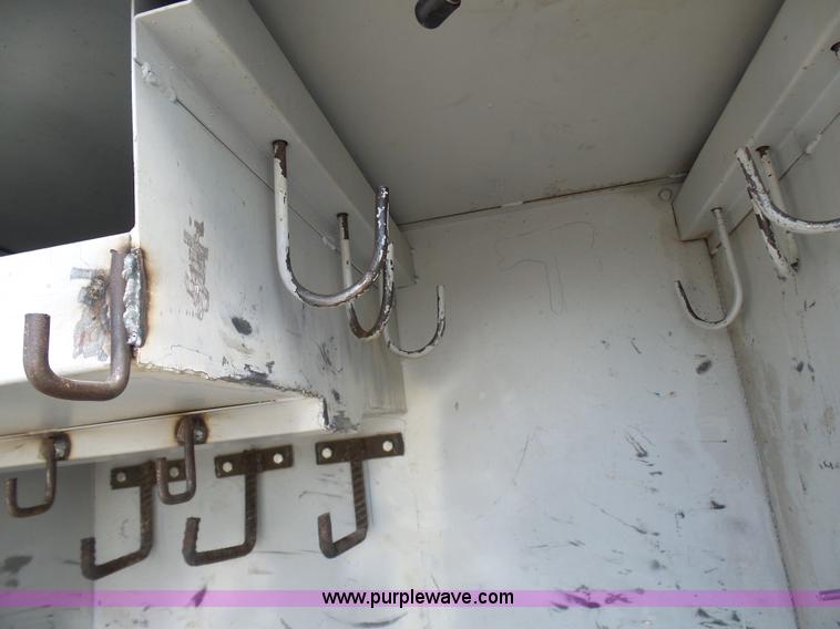 image for item N9404 2003 International 7400 bucket truck