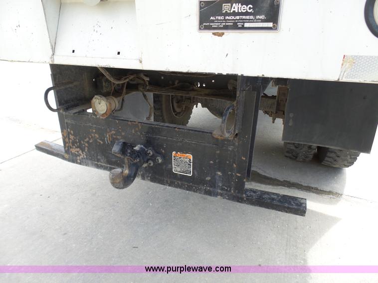 image for item N9404 2003 International 7400 bucket truck
