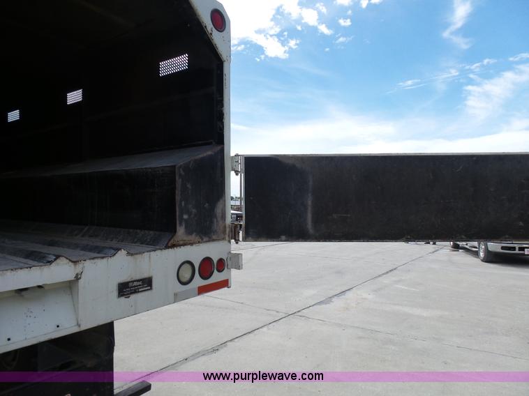 image for item N9404 2003 International 7400 bucket truck