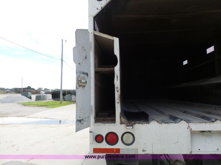 image for item N9404 2003 International 7400 bucket truck