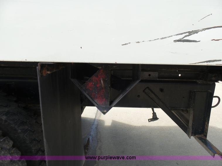 image for item N9404 2003 International 7400 bucket truck