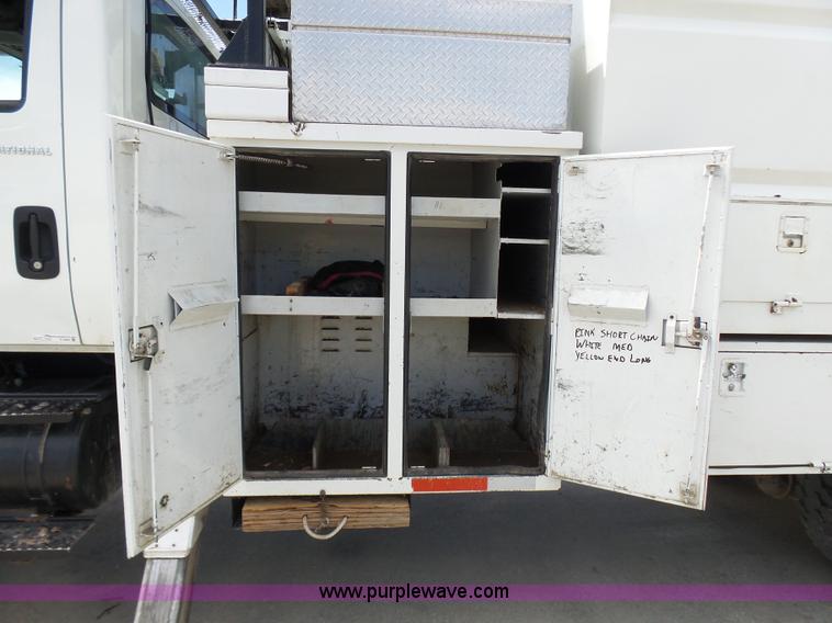 image for item N9404 2003 International 7400 bucket truck