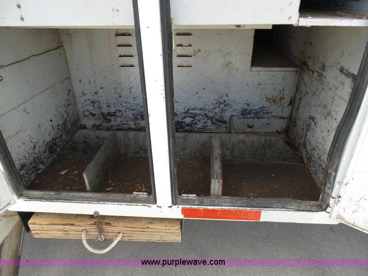 image for item N9404 2003 International 7400 bucket truck