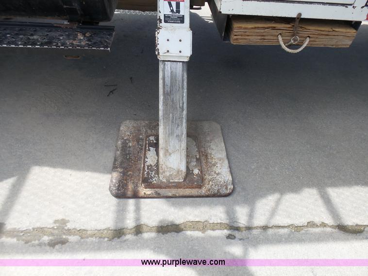 image for item N9404 2003 International 7400 bucket truck