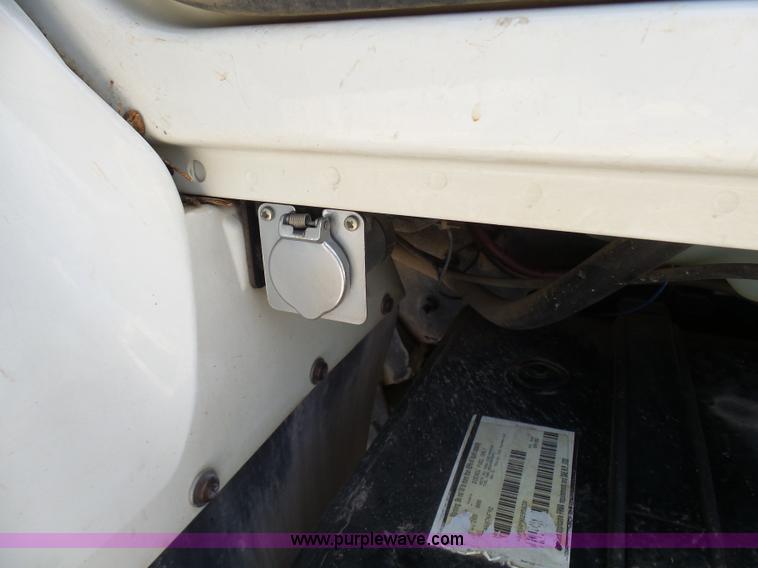 image for item N9404 2003 International 7400 bucket truck