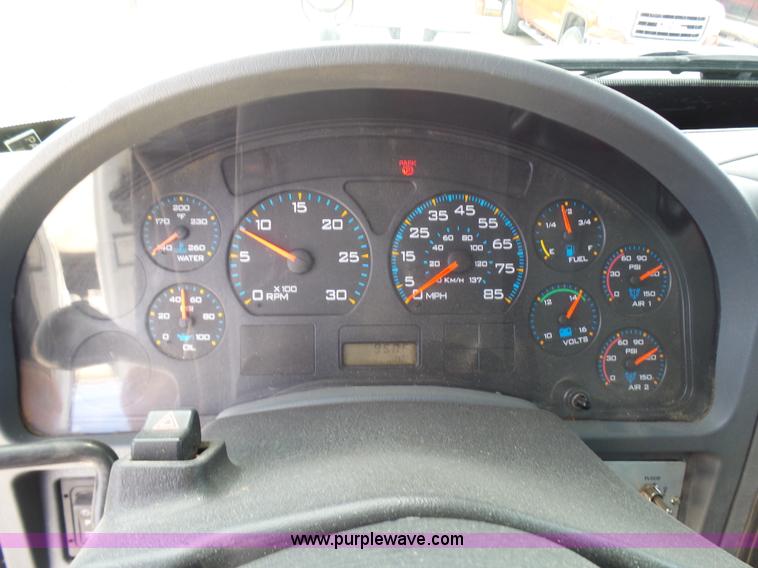 image for item N9404 2003 International 7400 bucket truck