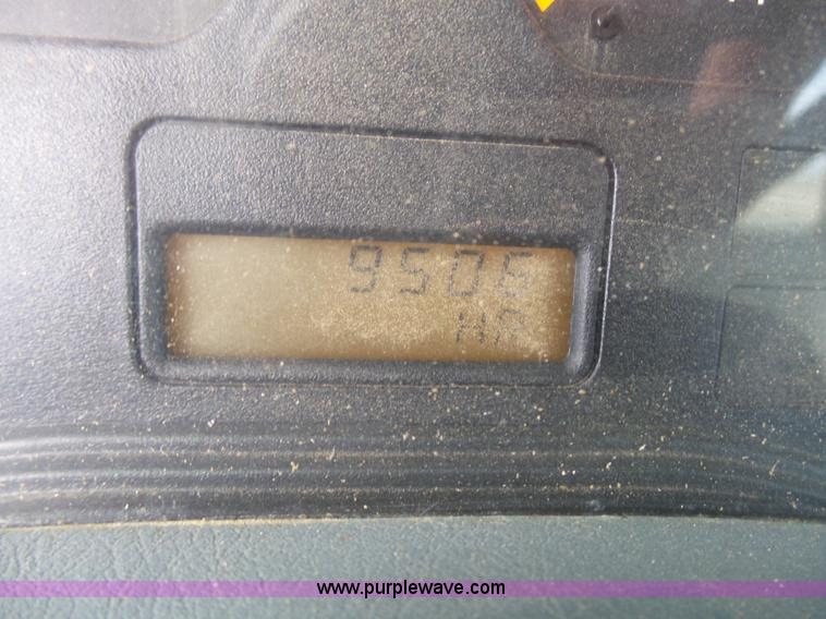 image for item N9404 2003 International 7400 bucket truck