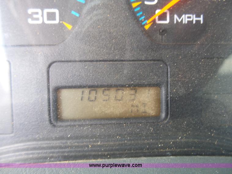 image for item N9404 2003 International 7400 bucket truck