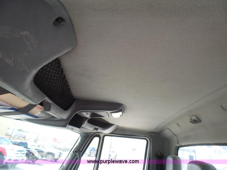 image for item N9404 2003 International 7400 bucket truck