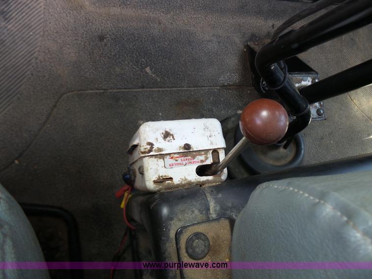 image for item N9404 2003 International 7400 bucket truck