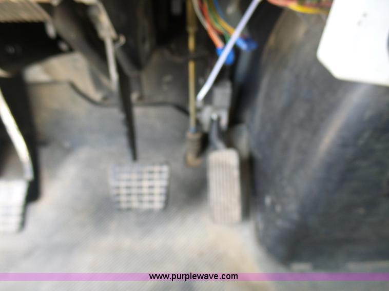 image for item N9404 2003 International 7400 bucket truck