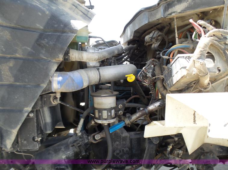 image for item N9404 2003 International 7400 bucket truck