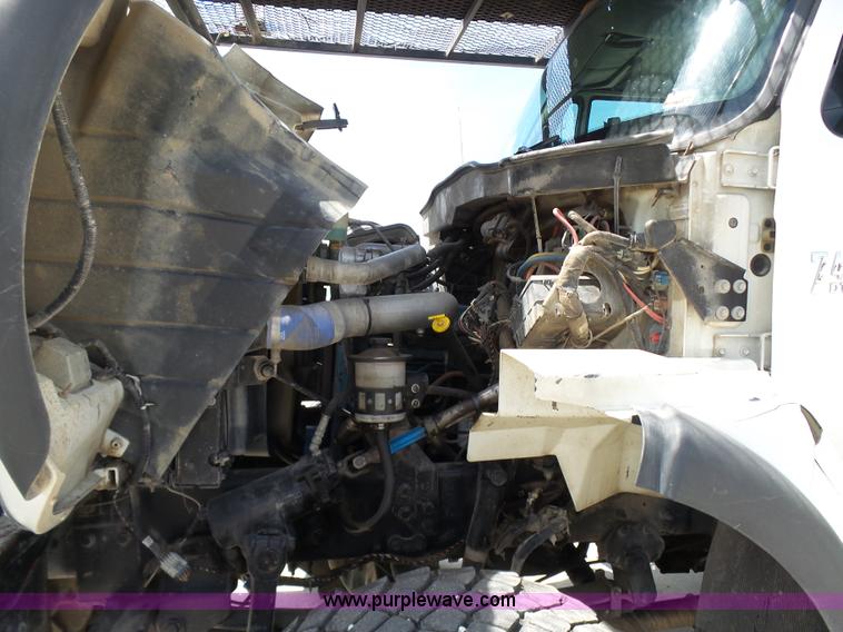 image for item N9404 2003 International 7400 bucket truck