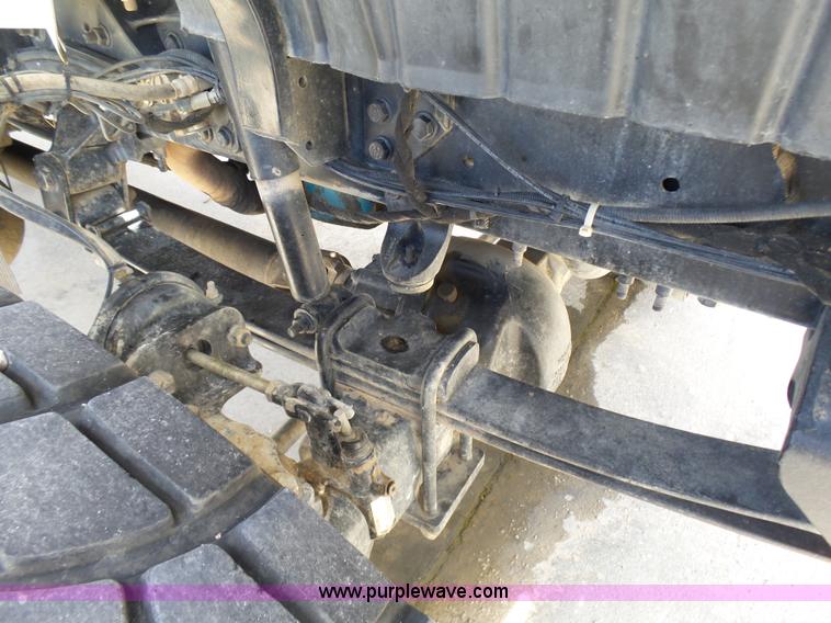 image for item N9404 2003 International 7400 bucket truck